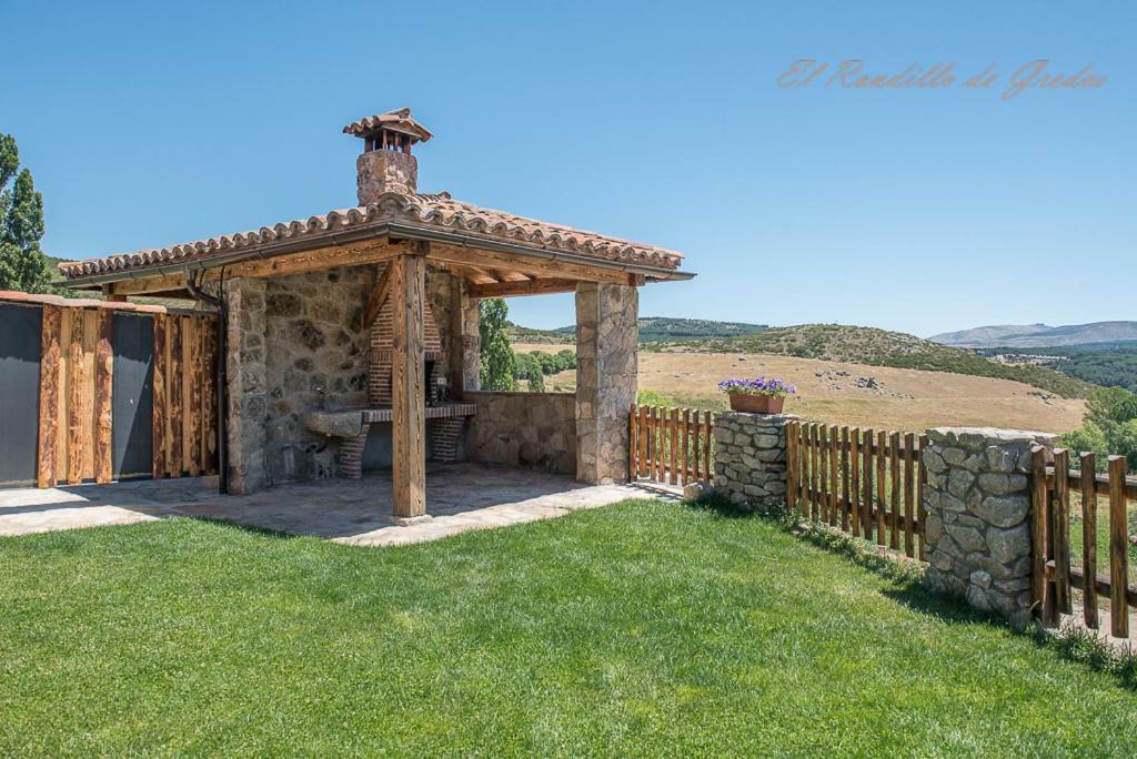 El Rondillo De Gredos Guest House Hoyos del Collado Eksteriør bilde